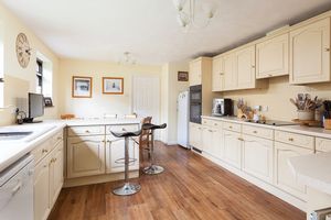Kitchen / Breakfast Room- click for photo gallery